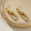 LAIA : Boucles d'oreilles rectangulaires arrondies serties de pierres précieuses en zircone.