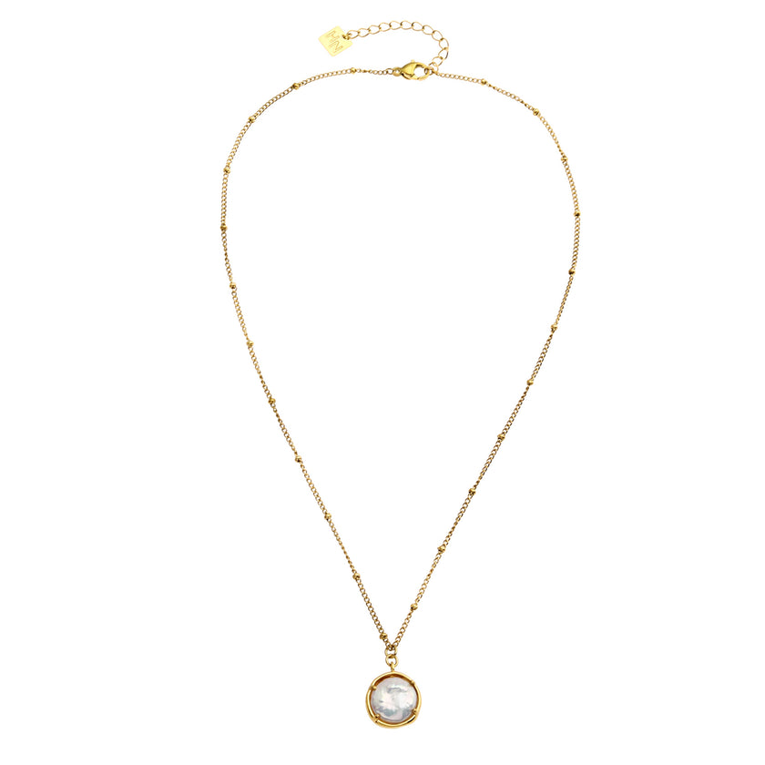 LERATI : Chaîne perlée avec pendentif en perle d'eau douce encapsulée en or.
