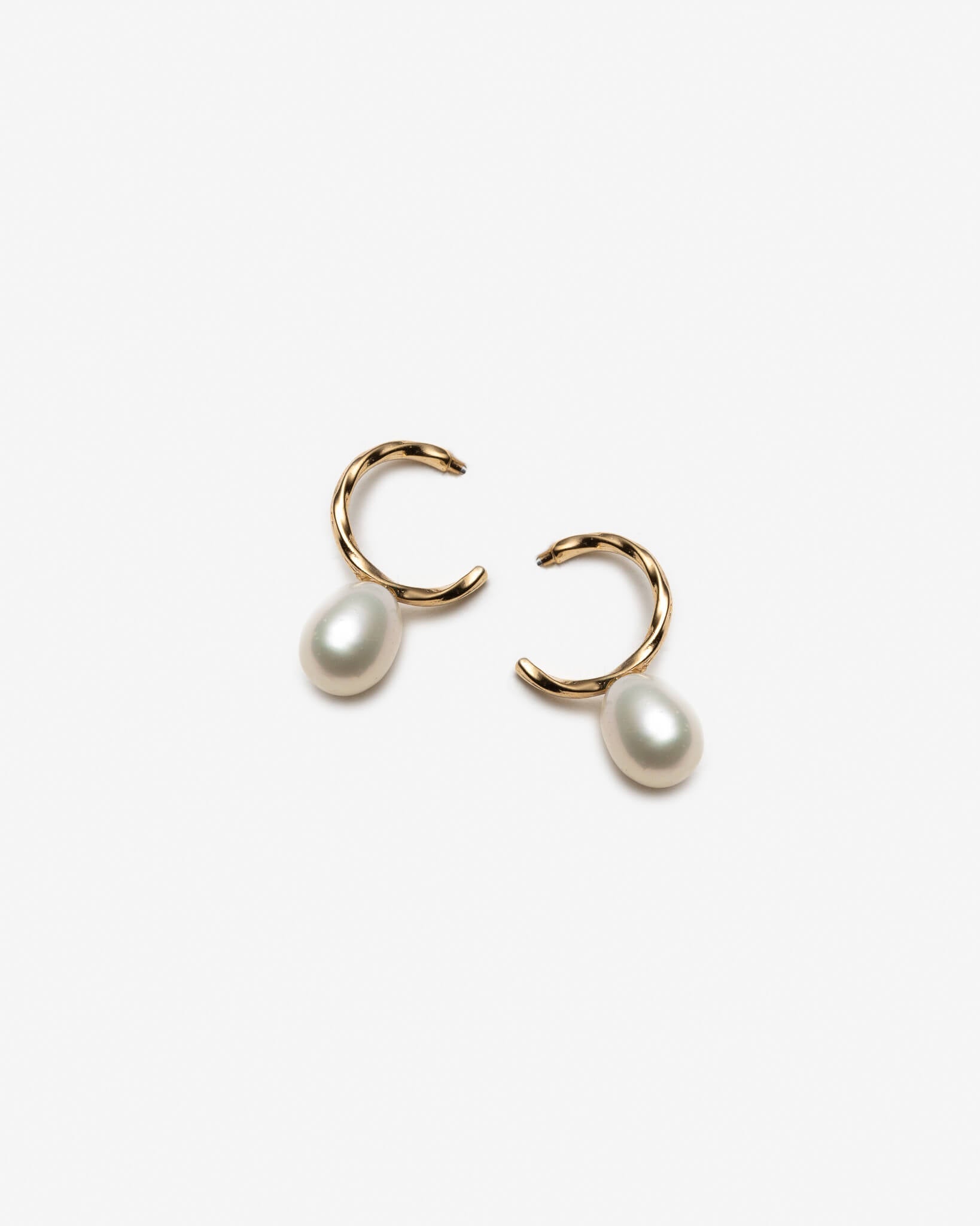 Boucles d'oreilles Créoles Perles Blanches - Élégance intemporelle et raffinement contemporain