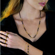 Collier LINA en cristal noir et perles dorées.
