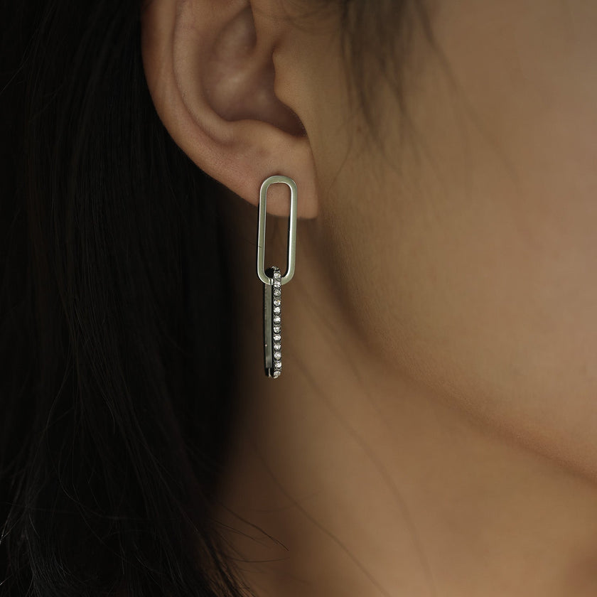 Boucles d'oreilles argentées LUCIANA, double agrafe, pavé de zircons.