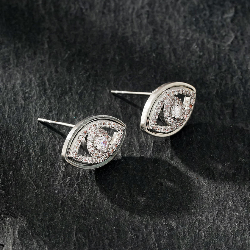 Boucles d'oreilles Lucky Eye en or blanc (ton argenté) : boucles d'oreilles œil maléfique ornées de zircone (CZ).