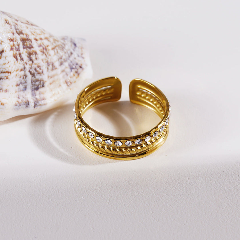 LUMINA : Bague ornée de plusieurs rangées de zircons.
