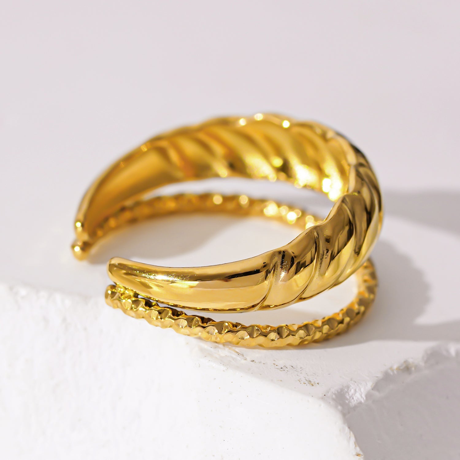 LYAM : Bague double avec textures contrastées