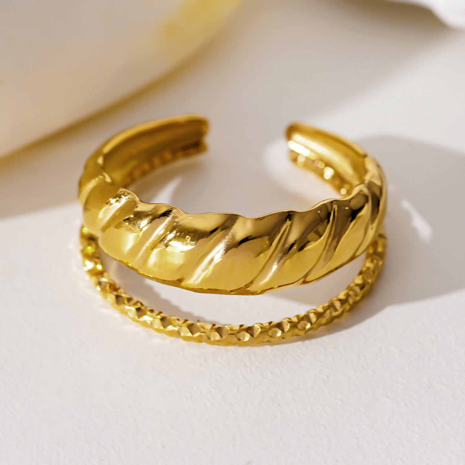 LYAM : Bague double avec textures contrastées
