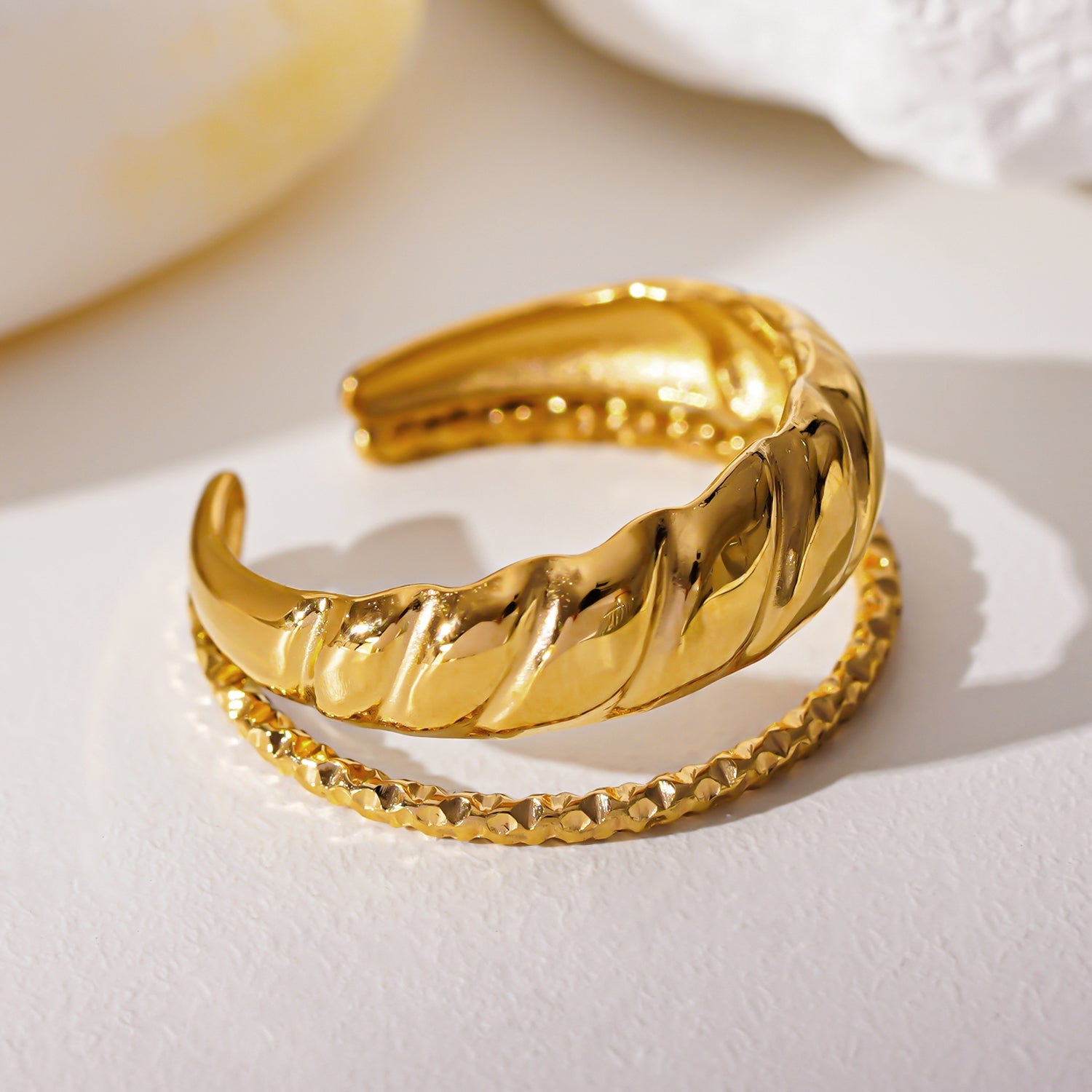 LYAM : Bague double avec textures contrastées