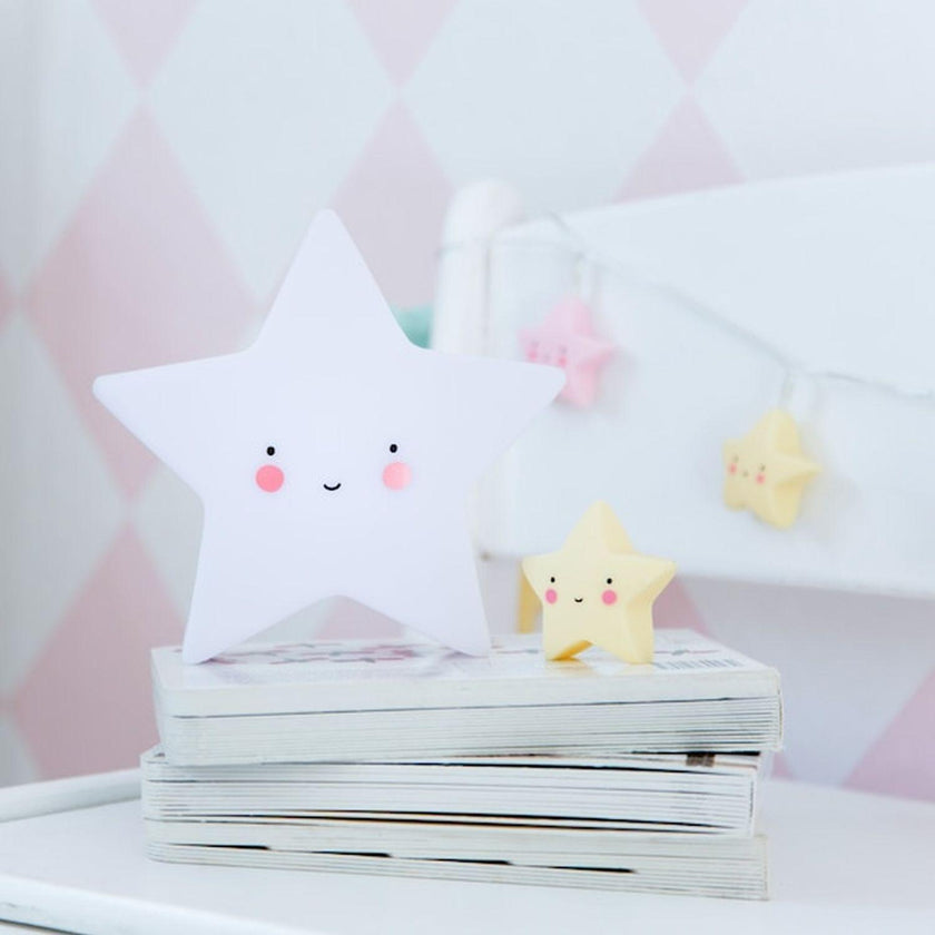 Petit et adorable - Petite lumière - Étoile blanche endormie