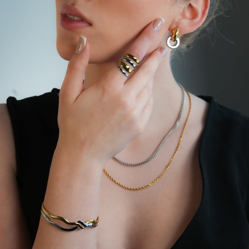 FREDRIKA : Bracelet géométrique abstrait et chic en métaux mixtes