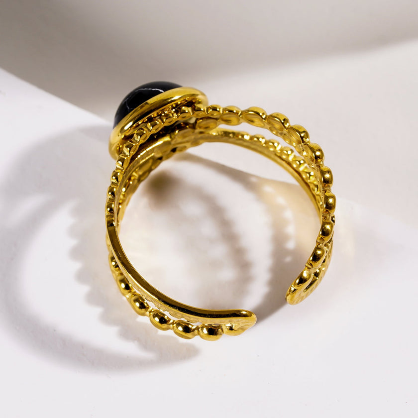 MALAYA : Bague à plusieurs anneaux entrelacés avec une pierre centrale de turquoise noire.