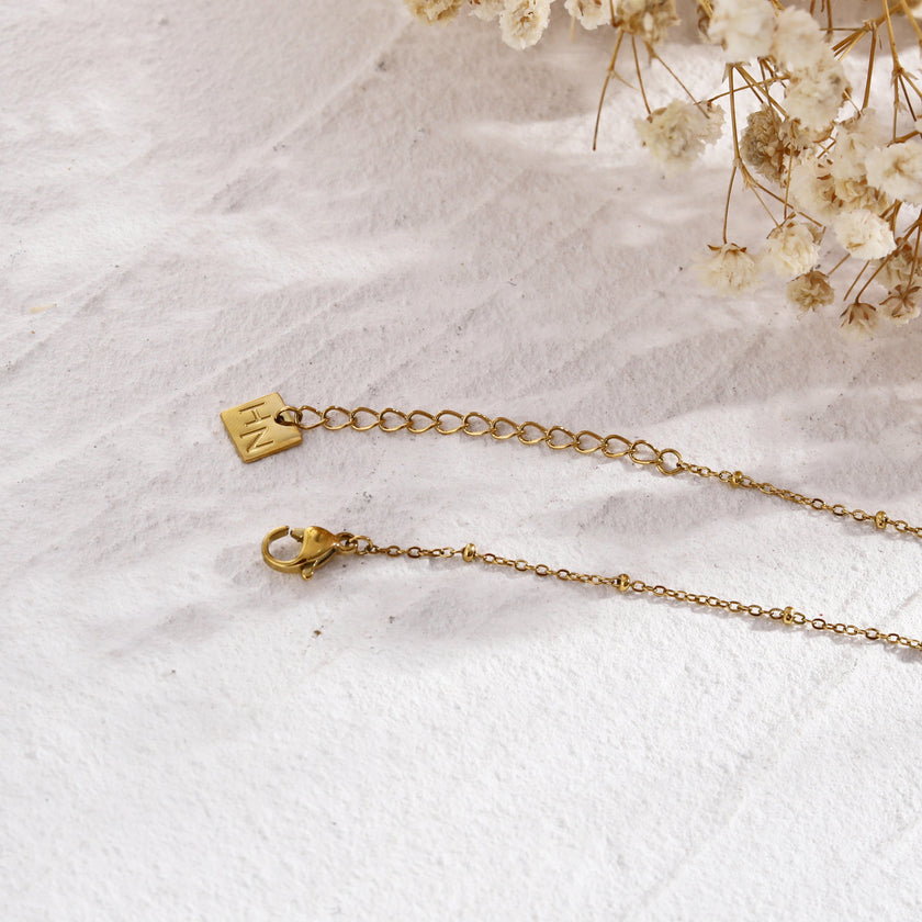 Collier MALVINA en chaîne dorée mixte avec pendentif étoile sertie de zircons.