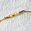 Style MARENTA LG : Bracelet de cheville en chaîne dorée avec perles dorées et perles d'eau douce.