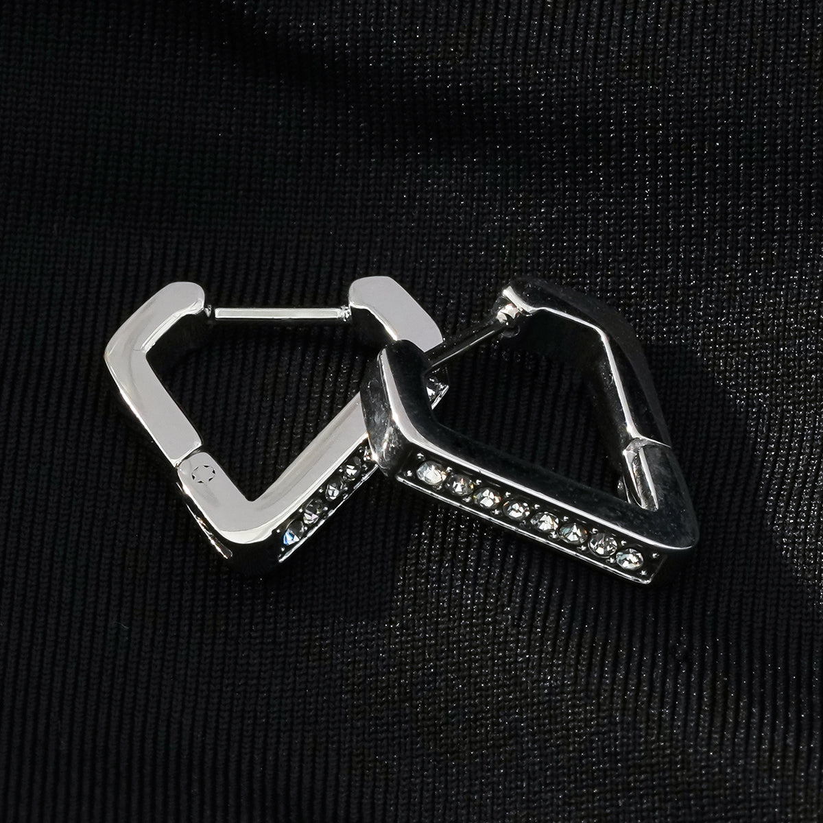 MARIETTA Or Blanc (Couleur Argent) : Boucles d'oreilles mini-cercles triangulaires avec pavé de zircons.