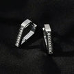 MARIETTA Or Blanc (Couleur Argent) : Boucles d'oreilles mini-cercles triangulaires avec pavé de zircons.