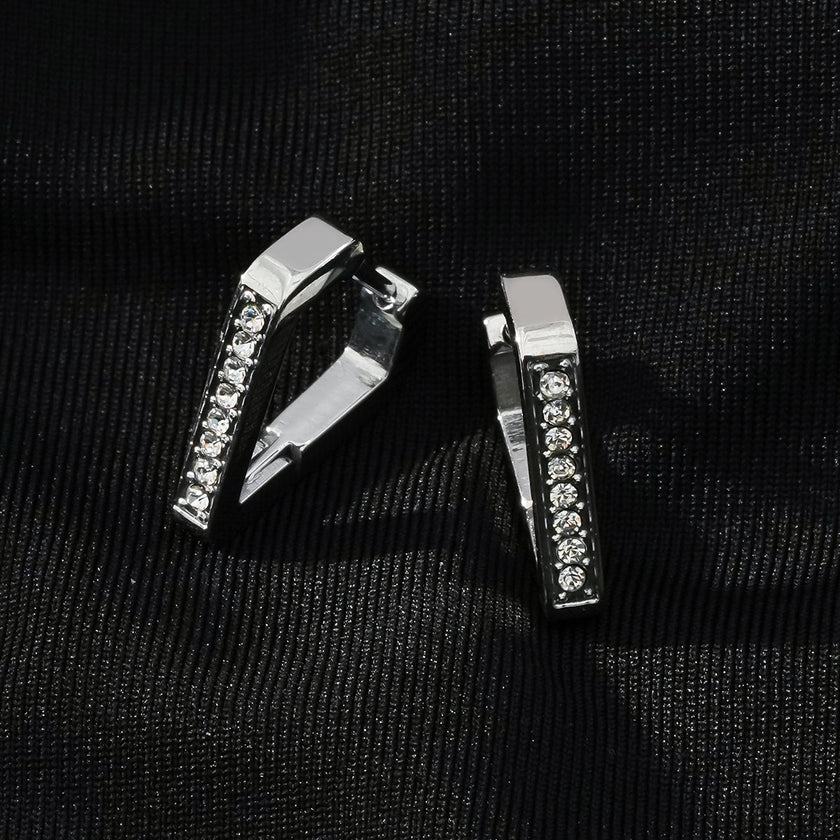 MARIETTA Or Blanc (Couleur Argent) : Boucles d'oreilles mini-cercles triangulaires avec pavé de zircons.