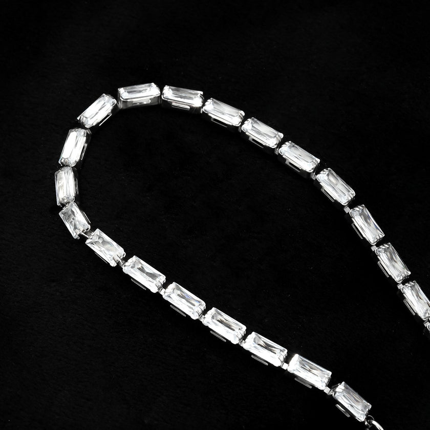 MELLISH : Bracelet tennis rétro rectangulaire en zircone (CZ) plaqué or blanc.