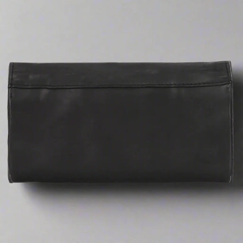 MET Women's Magnet Closure Trifold Leather Wallet
