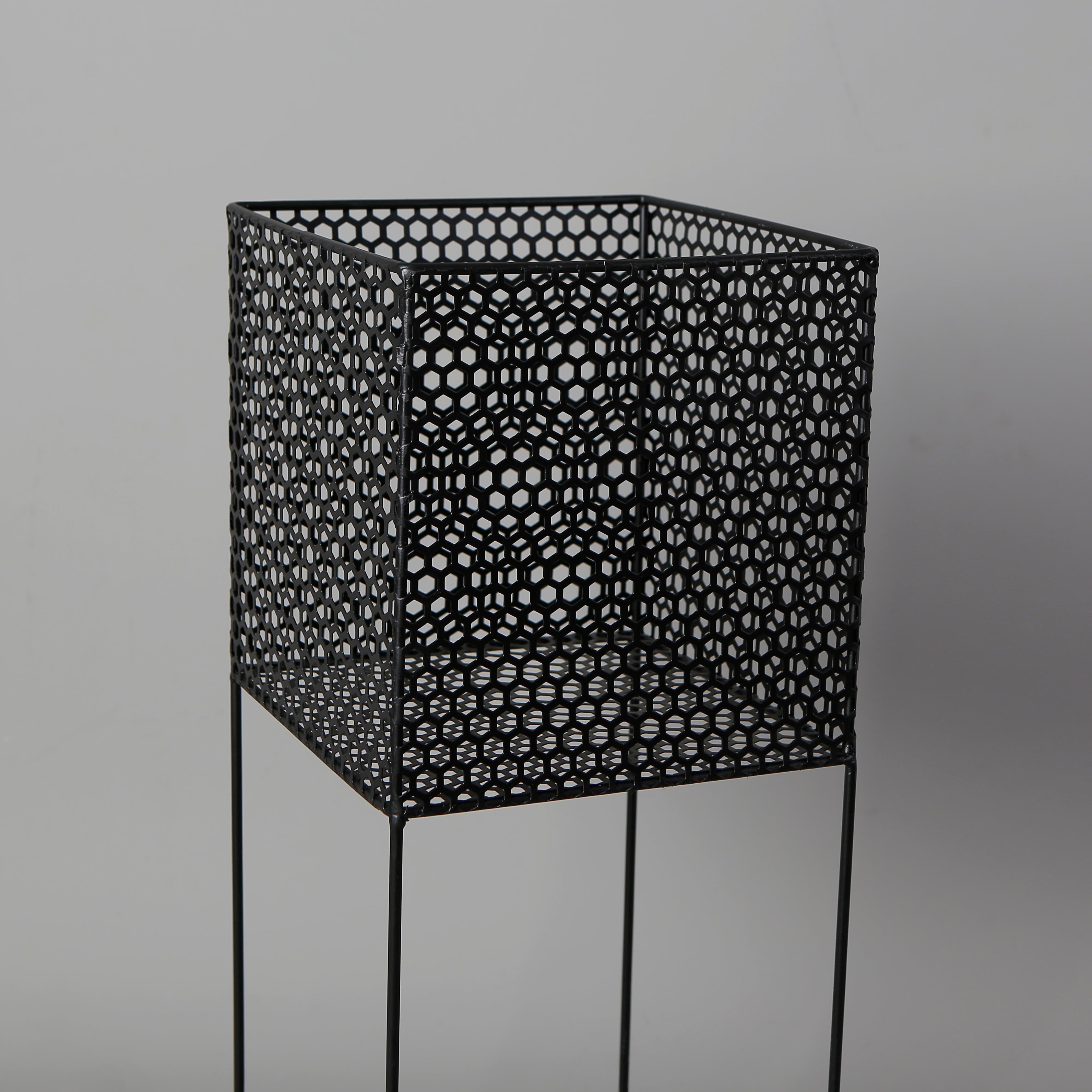 Salma Black Raised Metal Pot Planter 2.3’