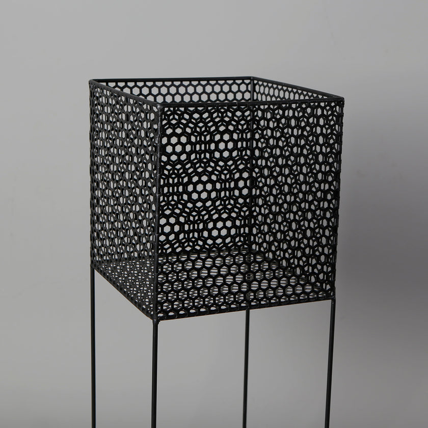 Salma Black Raised Metal Pot Planter 2.3’