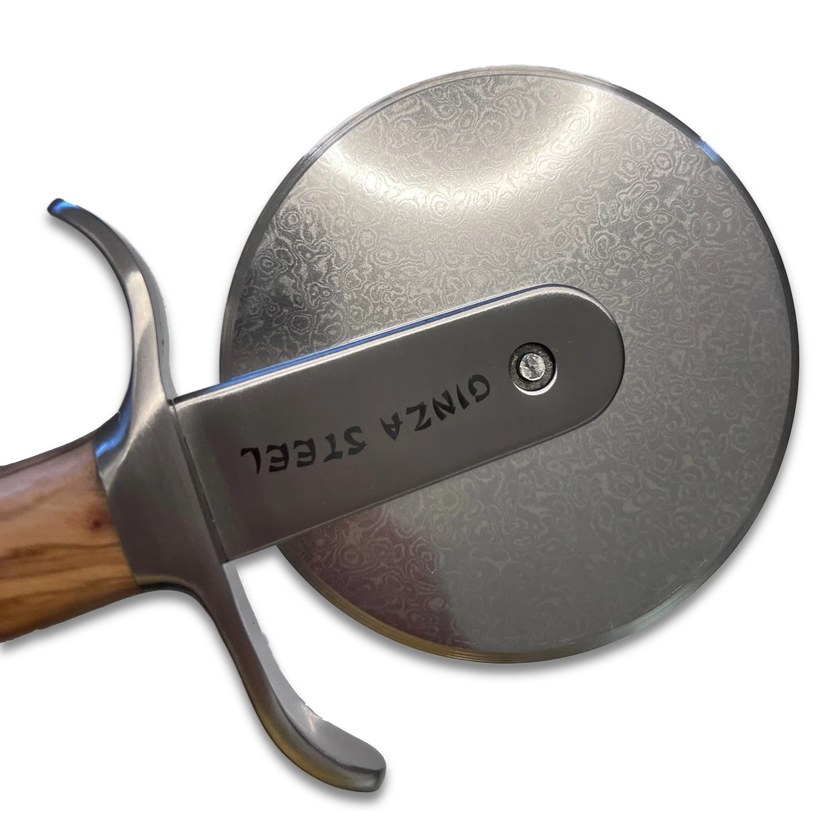 Coupe-pizza Ginza Steel MIA – Lame en acier inoxydable avec manche en bois d'olivier