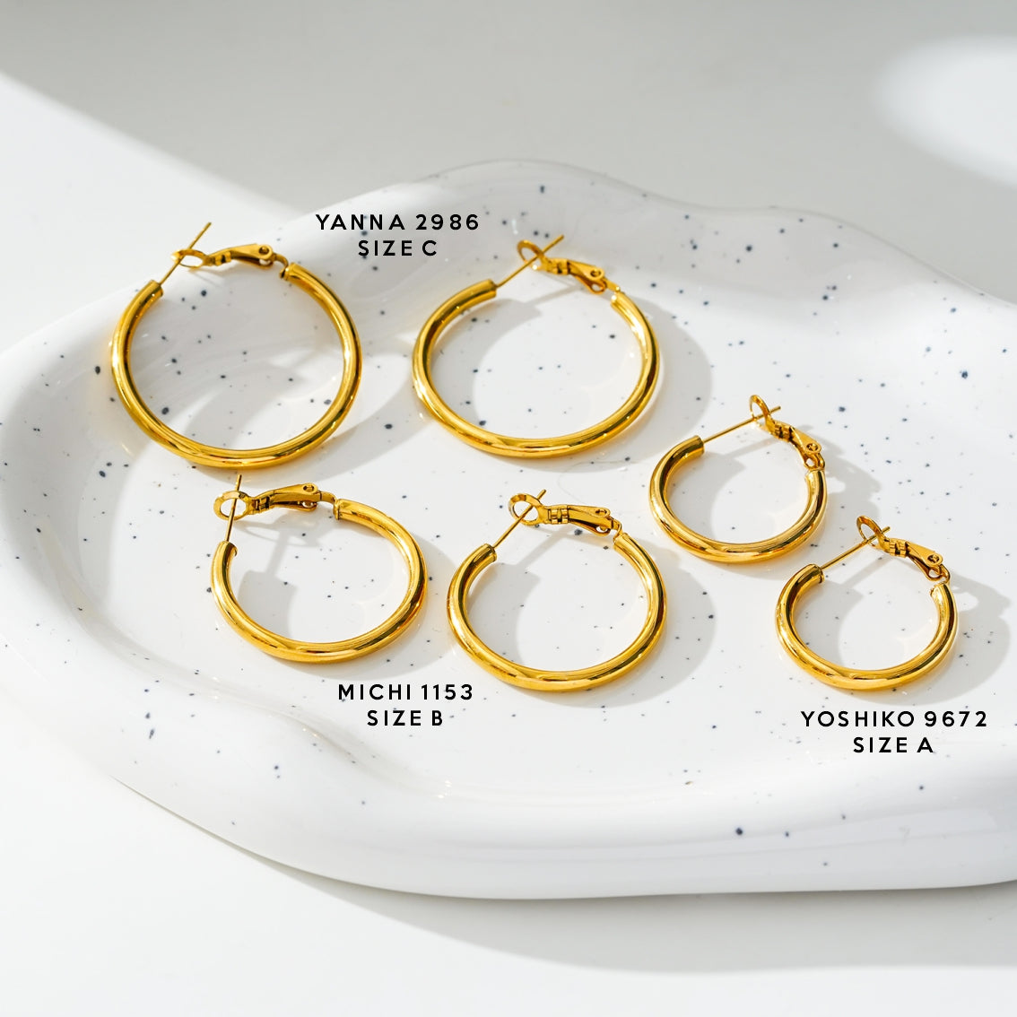 MICHI : Boucles d'oreilles créoles essentielles à largeur moyenne, or, taille B (2,5 cm)