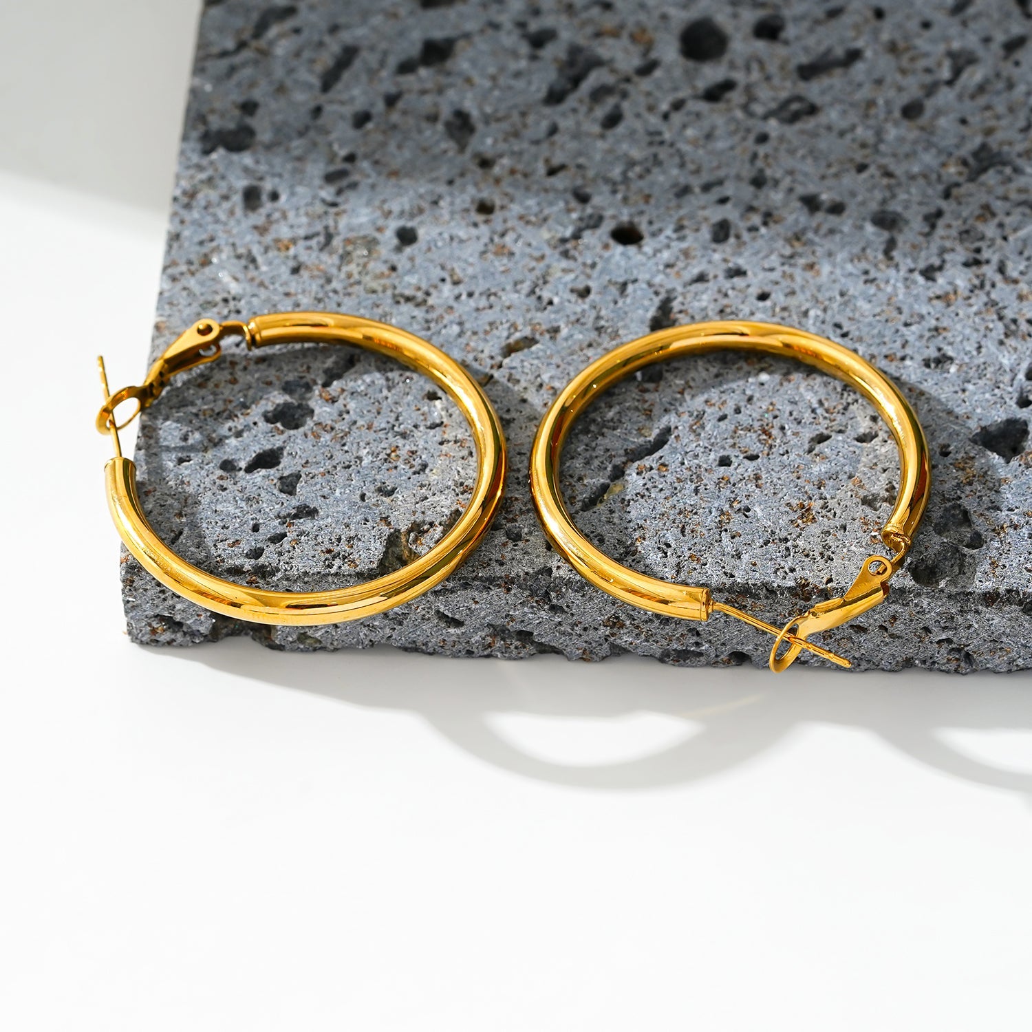 MICHI : Boucles d'oreilles créoles essentielles à largeur moyenne, or, taille B (2,5 cm)