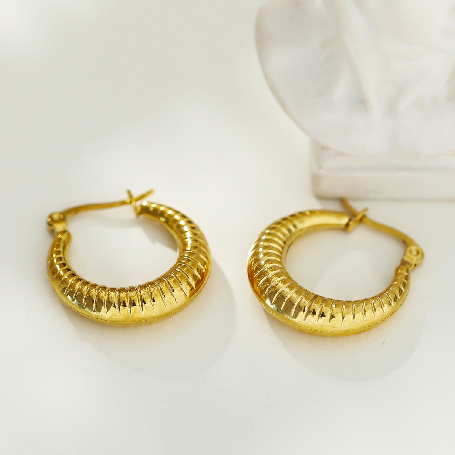 Boucles d'oreilles MISCHA Texturées et Épais, Or