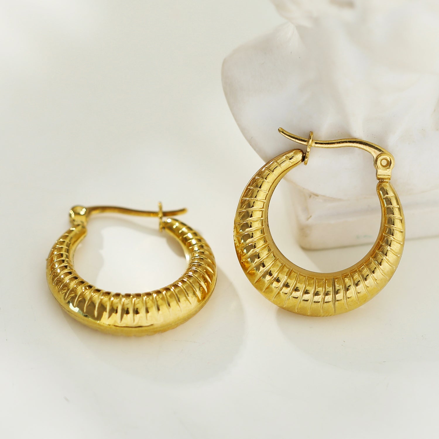Boucles d'oreilles MISCHA Texturées et Épais, Or