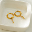 MONTEREY : Boucles d'oreilles vintage avec breloques en forme de goutte d'eau pavées de zircons.