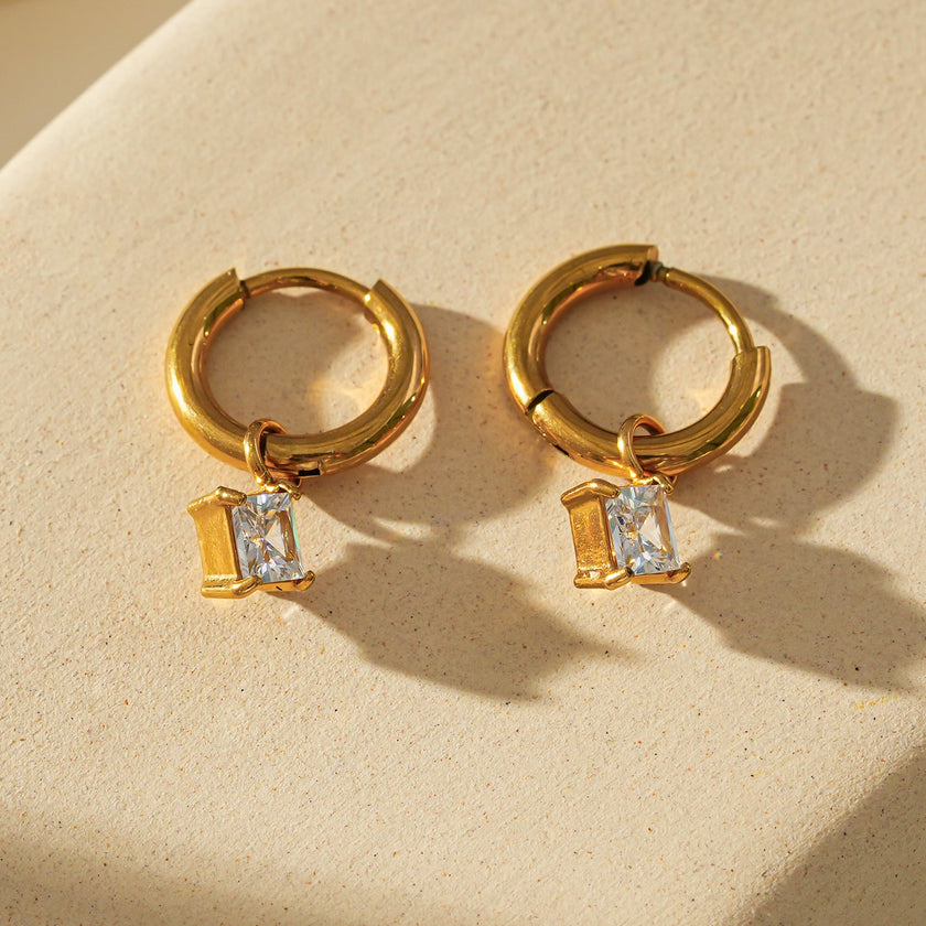 MORANDI Gold : Boucles d'oreilles à l'esprit vintage avec breloques en moissanite amovibles.