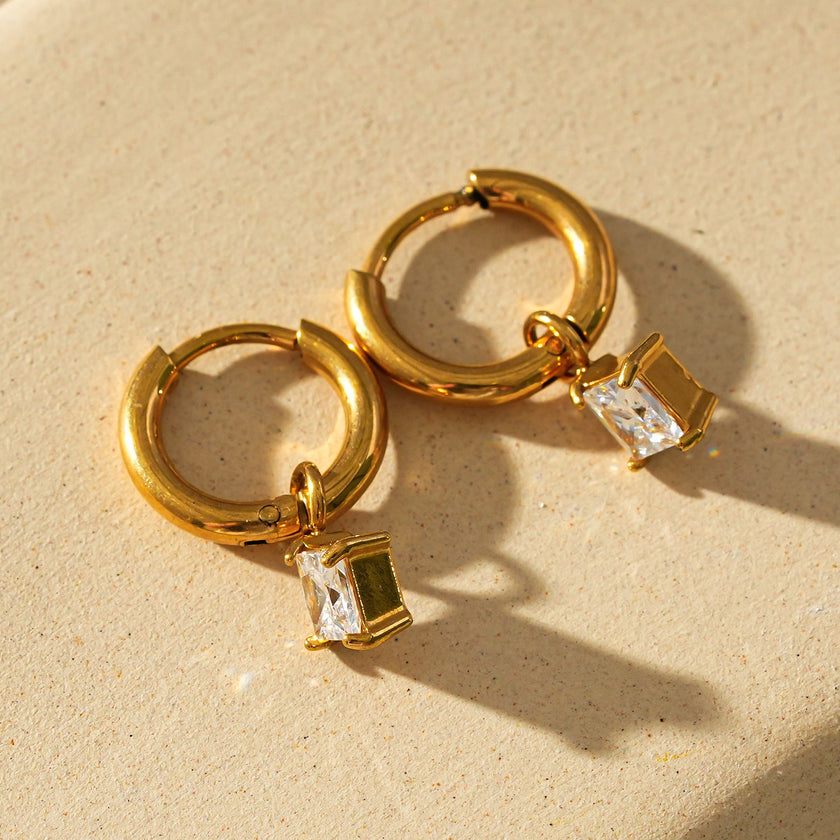 MORANDI Gold : Boucles d'oreilles à l'esprit vintage avec breloques en moissanite amovibles.