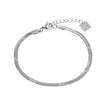 MUKER : Bracelet en chaîne argentée texturée effet peau de serpent avec motif étoile en relief.