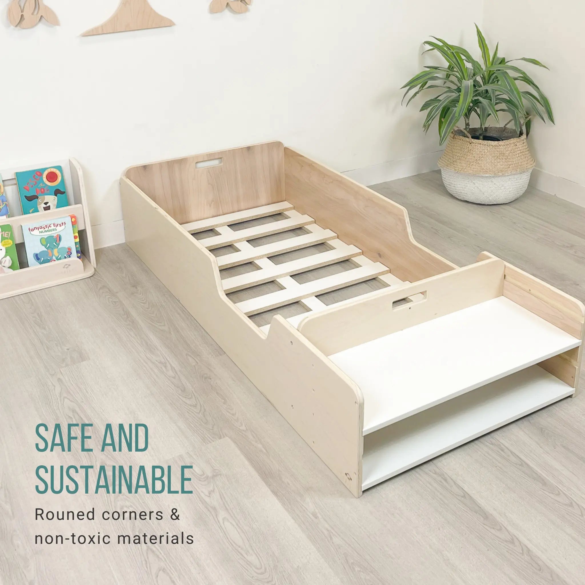 APPLE CRIB - Lit Montessori au sol avec barrières et étagères