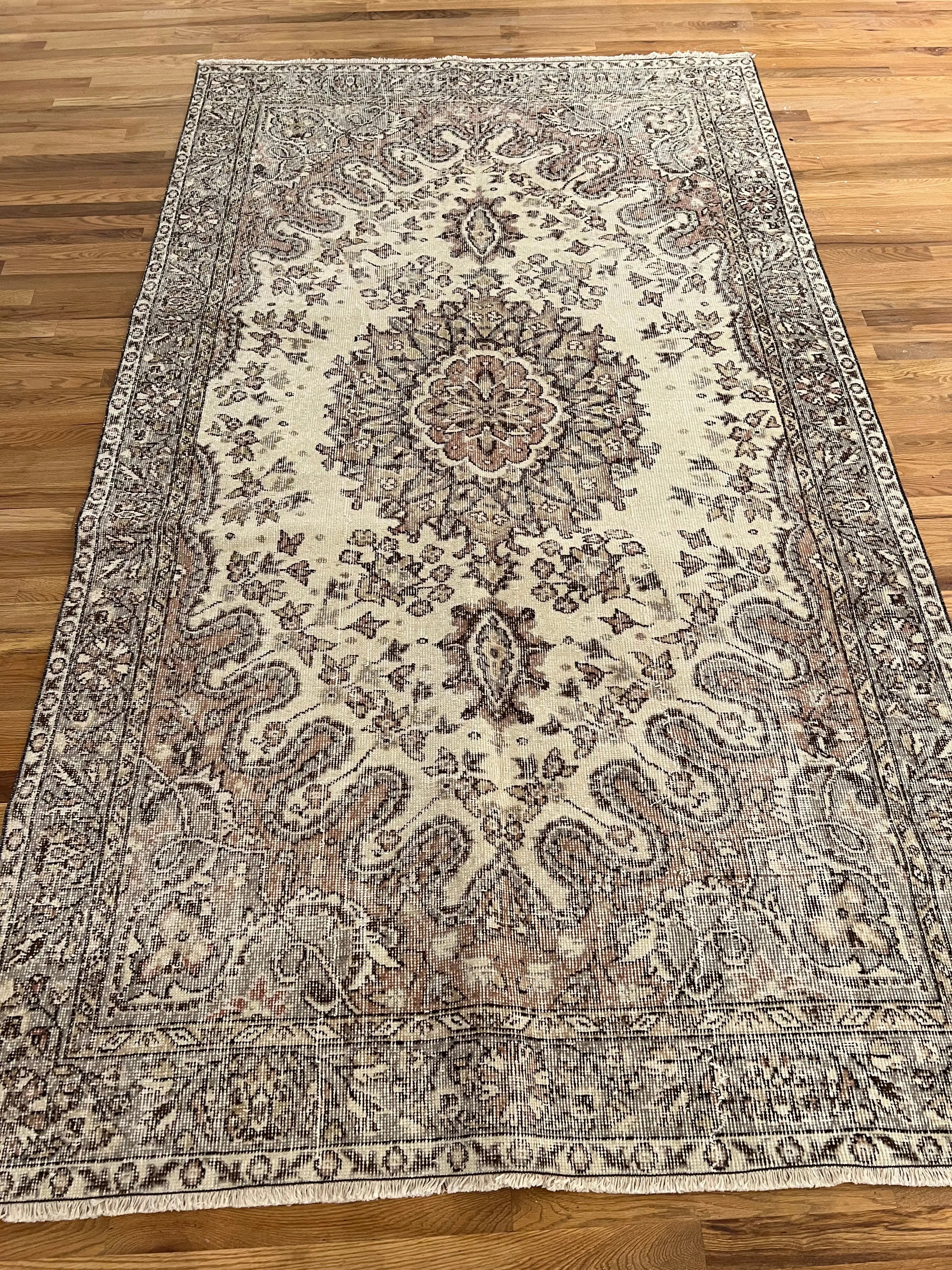Vintage Turkish Oushak Rug | 9’ 4” x 5’ 5”