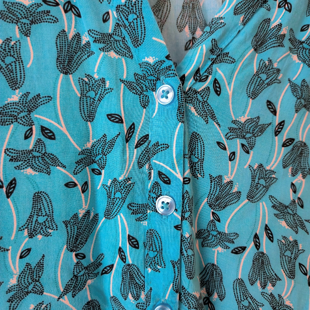 Women's Northern Reflections Blue Floral Button-Up Sleeveless Blouse [XL]