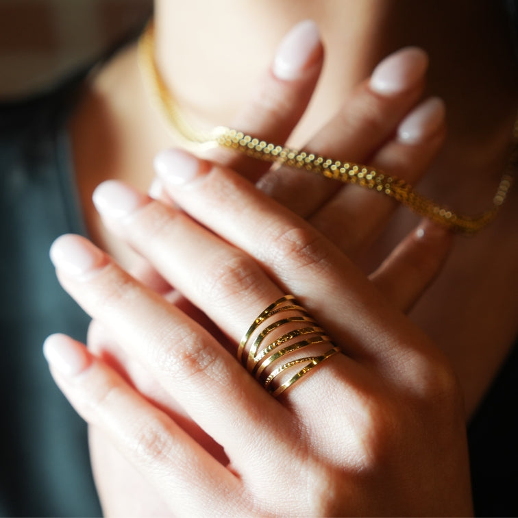 ODESIA : Bague texturée à plusieurs couches torsadées