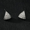 Boucles d'oreilles en forme de triangle en or blanc d'Otaru (ton argenté) : pavé de zircone (CZ).