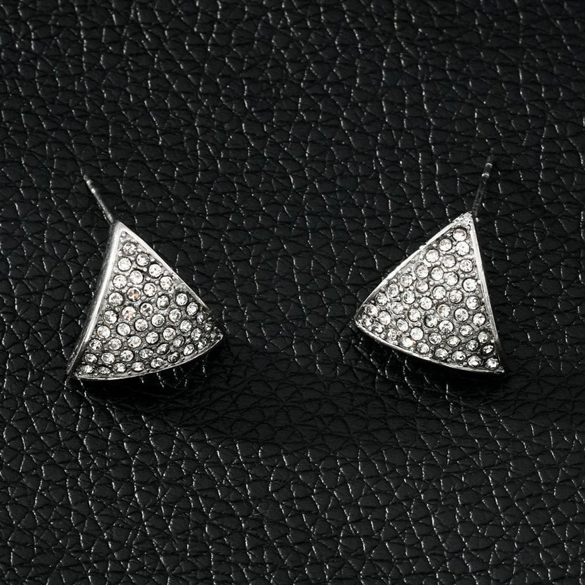 Boucles d'oreilles en forme de triangle en or blanc d'Otaru (ton argenté) : pavé de zircone (CZ).