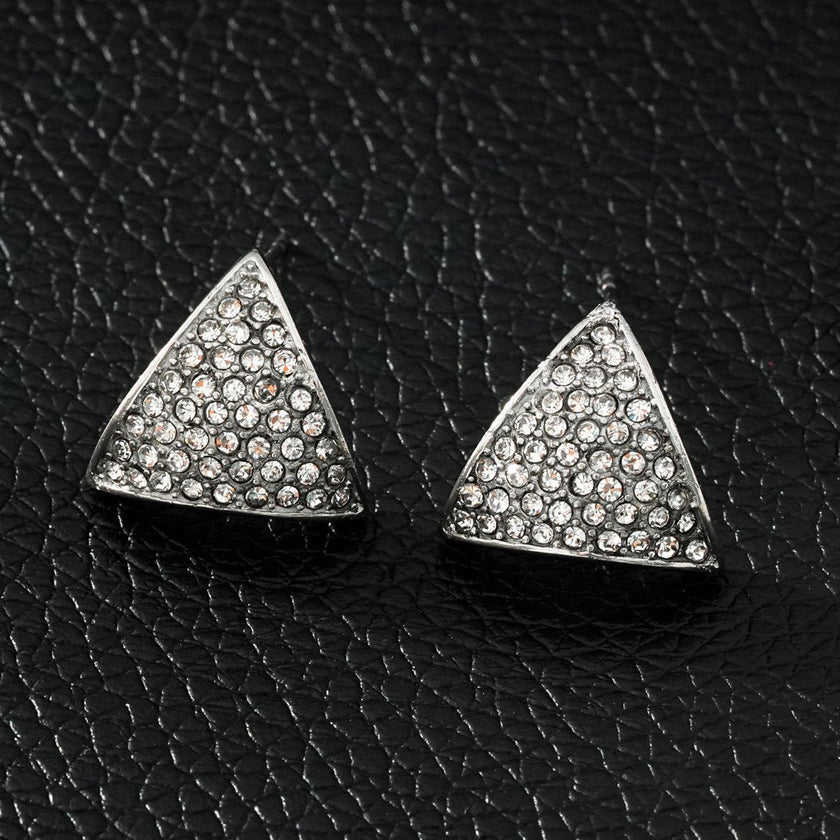 Boucles d'oreilles en forme de triangle en or blanc d'Otaru (ton argenté) : pavé de zircone (CZ).
