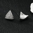 Boucles d'oreilles en forme de triangle en or blanc d'Otaru (ton argenté) : pavé de zircone (CZ).