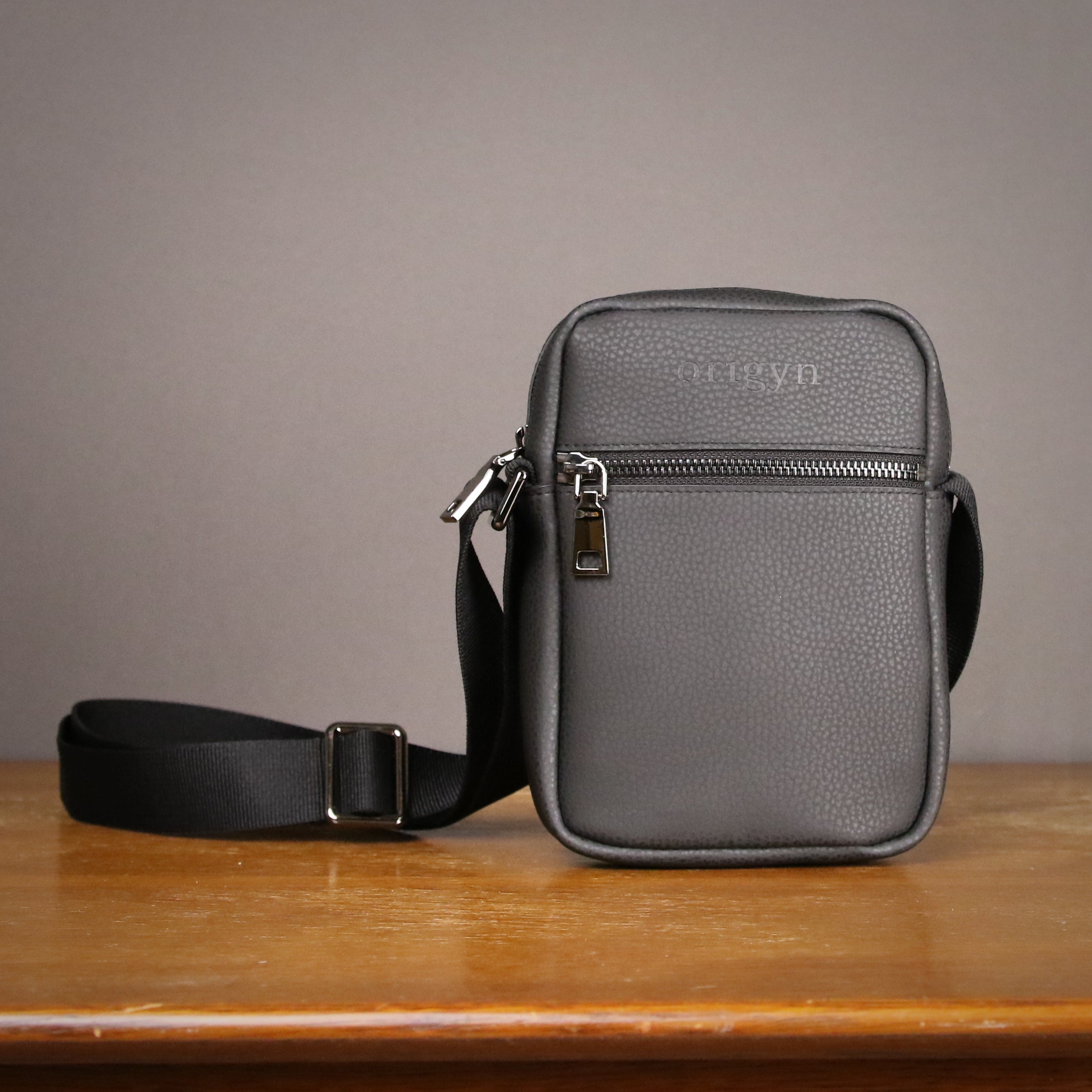 Origyn 02 - Plant-Based Vegan Leather Cross-body Handbag - Made with MIRUM®