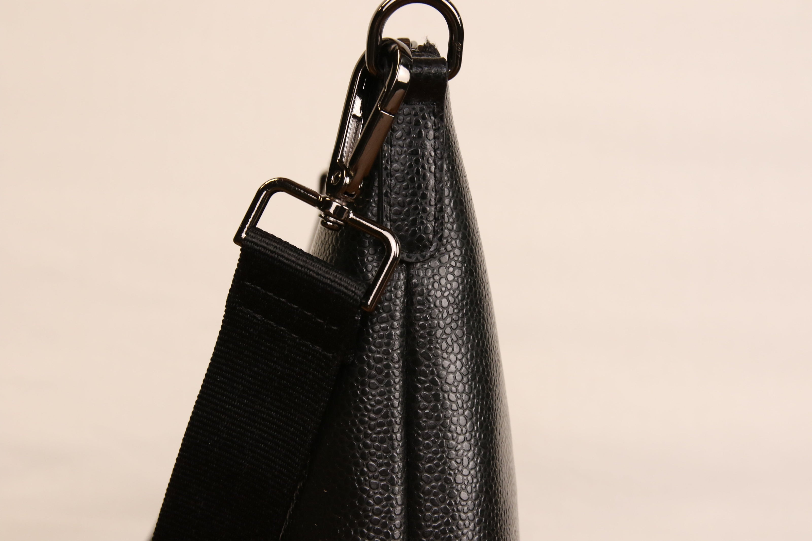 Origyn 04 - Plant-Based Vegan Leather Top Zip Handbag - Made with MIRUM®