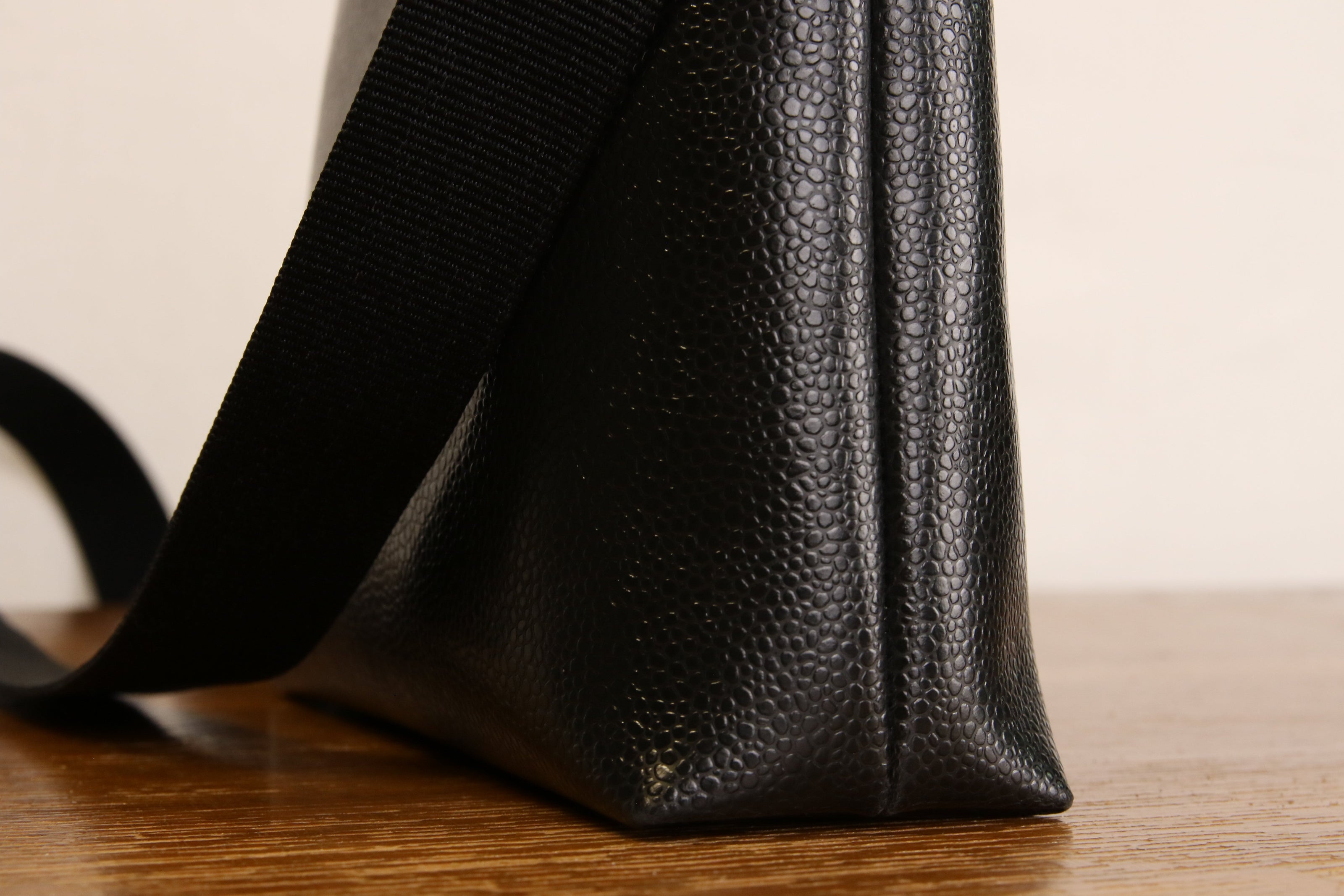 Origyn 04 - Plant-Based Vegan Leather Top Zip Handbag - Made with MIRUM®