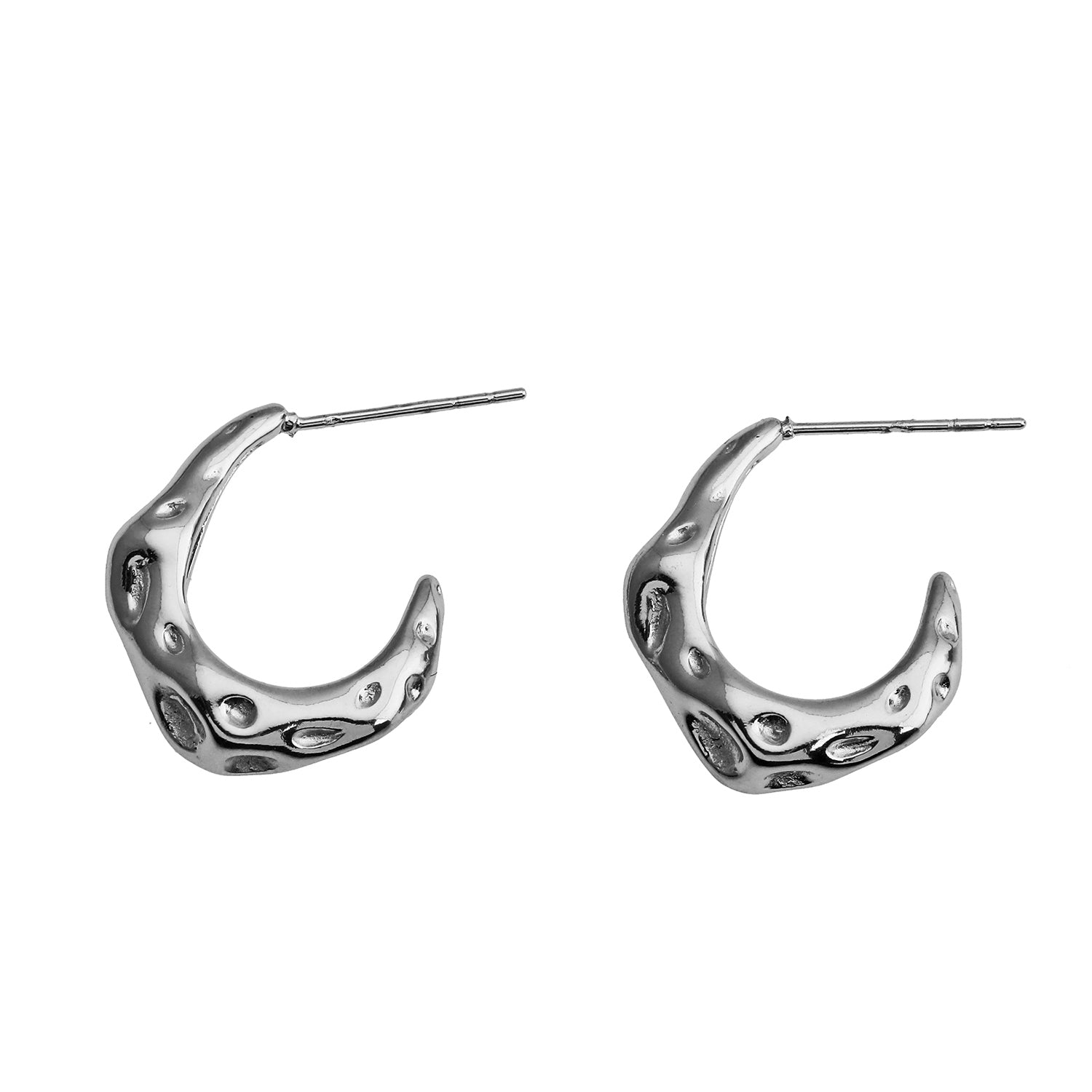 Boucles d'oreilles mini-cercles en argent SADE, finition martelée.