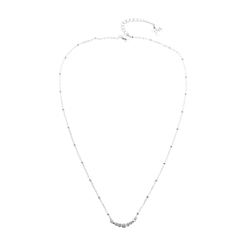 Chaîne en argent perlée KIMI avec pendentif en zircone pavé délicat.