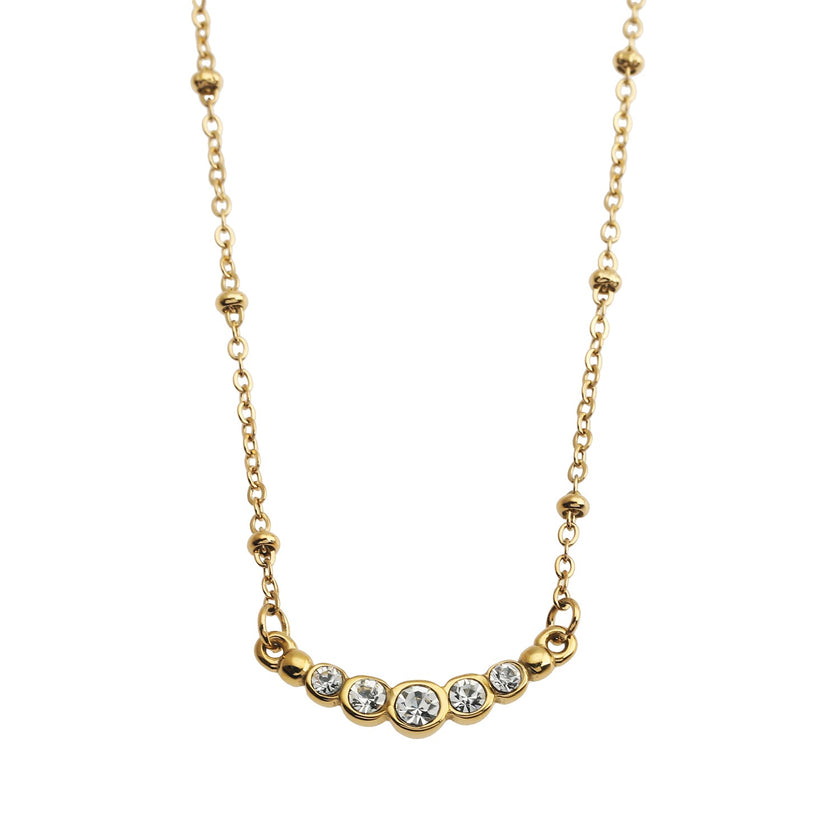 Chaîne dorée perlée KIMI avec pendentif en zircone pavé délicat.
