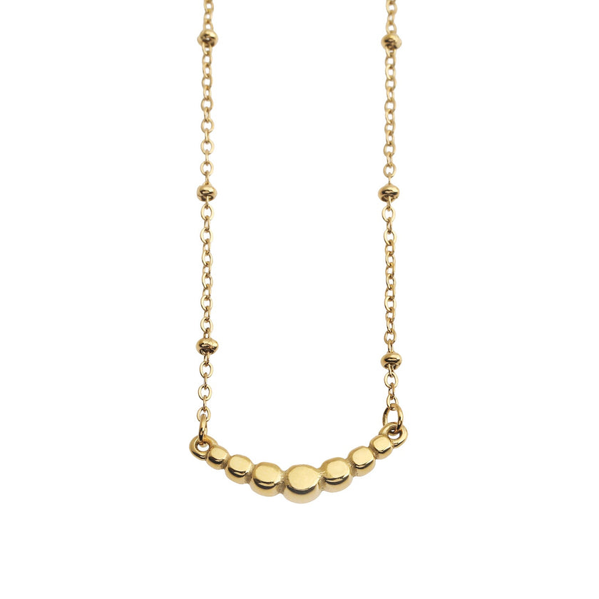 Chaîne dorée perlée KIMI avec pendentif en zircone pavé délicat.