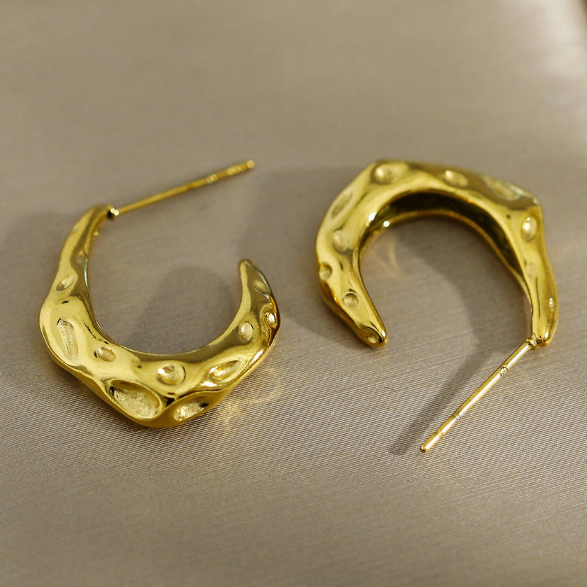 Boucles d'oreilles SADE Mini Hoop en or avec finition martelée