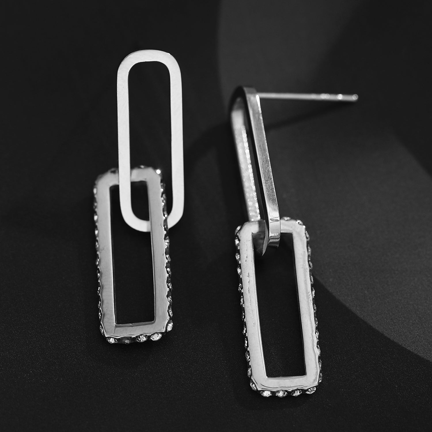 Boucles d'oreilles argentées LUCIANA, double agrafe, pavé de zircons.