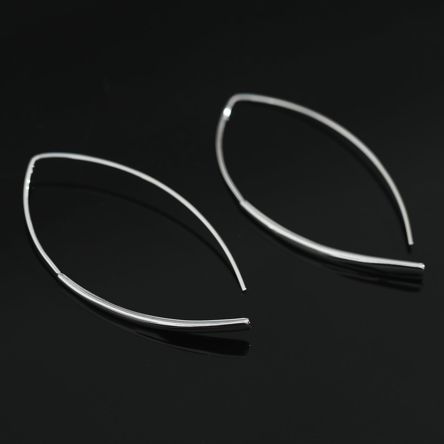 Boucles d'oreilles argentées XIMENA à motifs géométriques incurvés
