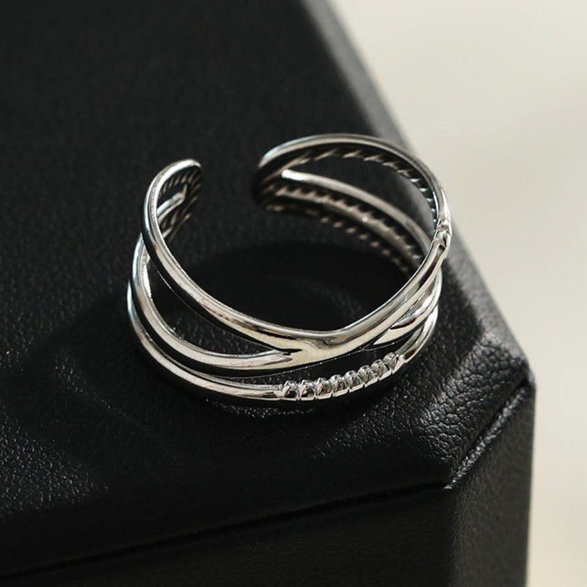 Bague en argent MIRANDA à trois anneaux entrelacés.